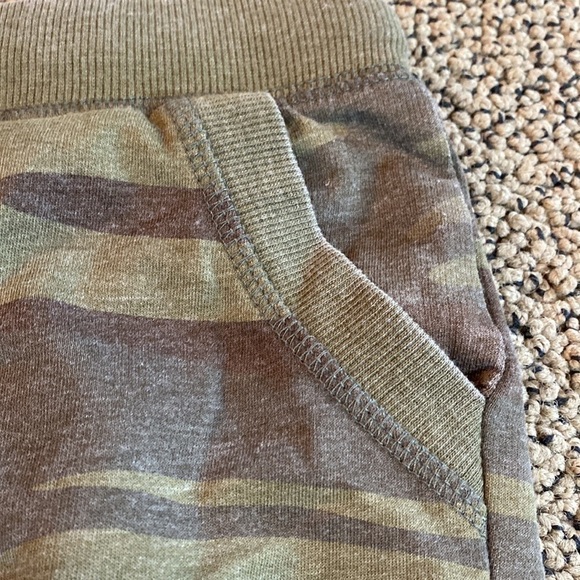 Z Supply Camo Green Shorts Size XS w/ Drawstring in Like New Condition - Picture 3 of 8